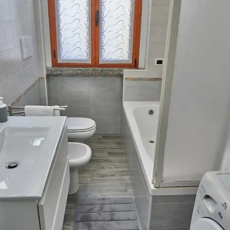 Milano - Como Elegante Casa Con Ampio Terrazzo Giussano